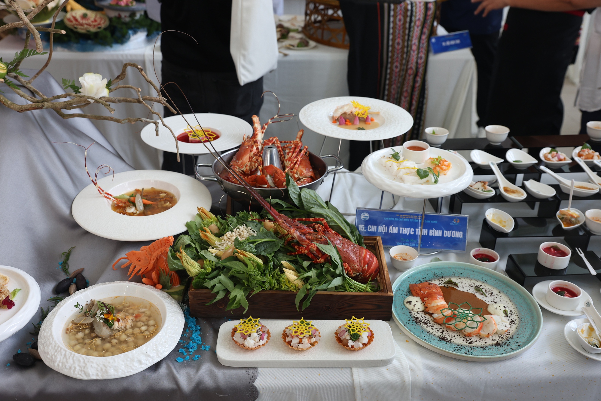 Lễ hội tôm hùm thiếu… tôm hùm, ban tổ chức thừa nhận thiếu sót - Ảnh 2