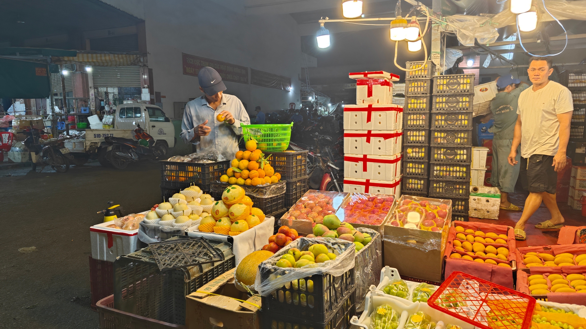 Trái cây ngoại ngày càng nhiều, giá lại rẻ - Ảnh 1