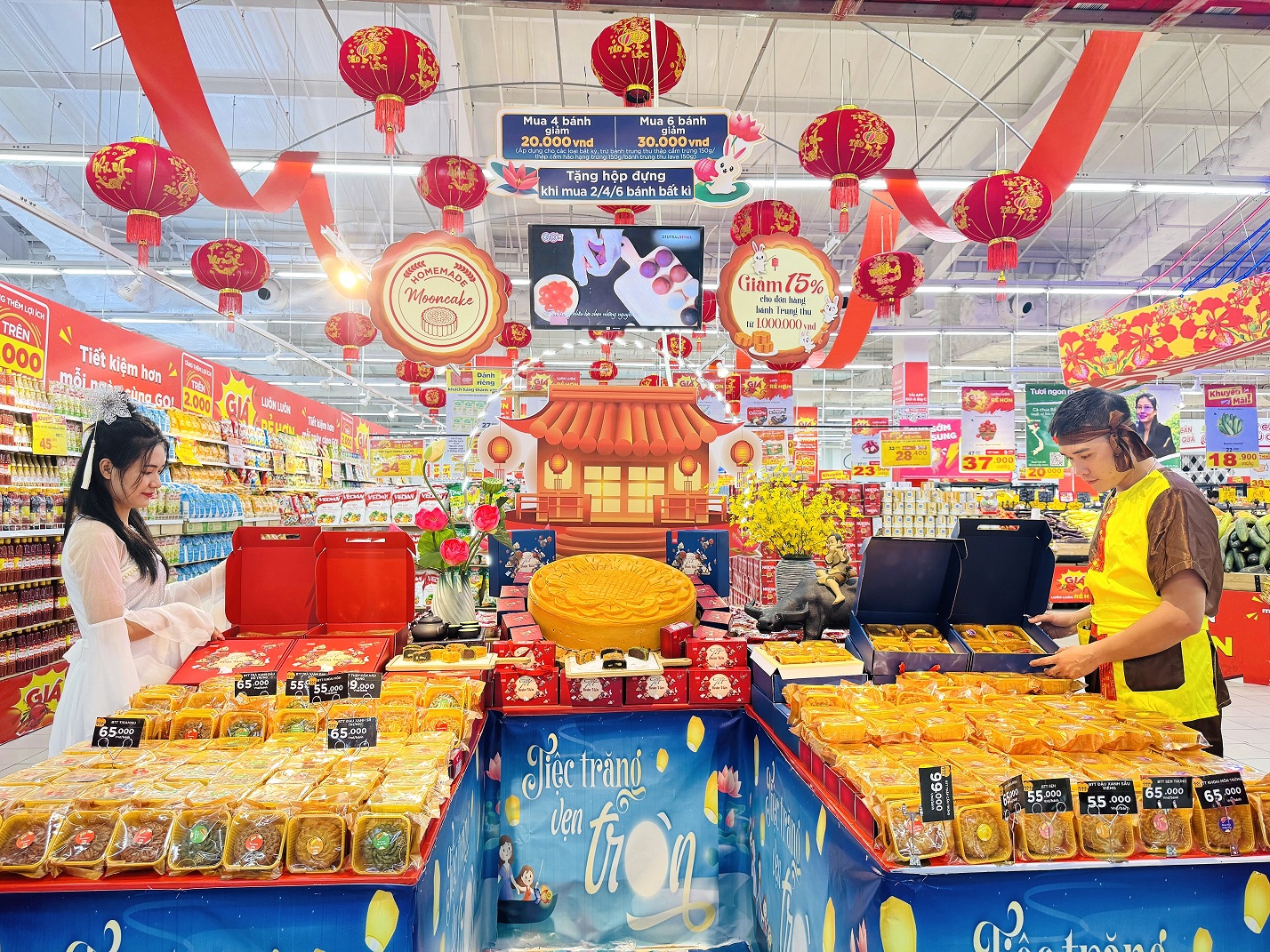 Bánh trung thu bình dân lên ngôi - Ảnh 1