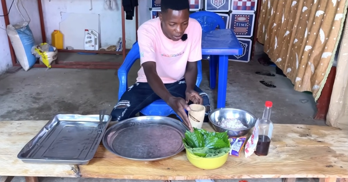 Món ăn dân dã Việt Nam được Lindo "lăng xê" ở Angola: Giá chỉ 3k/chiếc, khách xếp hàng mua nườm nượp - Ảnh 1