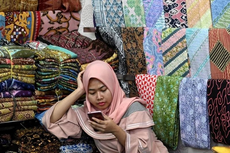 Doanh số từ TMĐT gấp 3,5 lần Việt Nam, quốc gia Đông Nam Á này vẫn quyết cắt mạnh nguồn hàng từ Shopee, Lazada, TikTok Shop vì nhìn trước một nguy cơ cực lớn - Ảnh 1