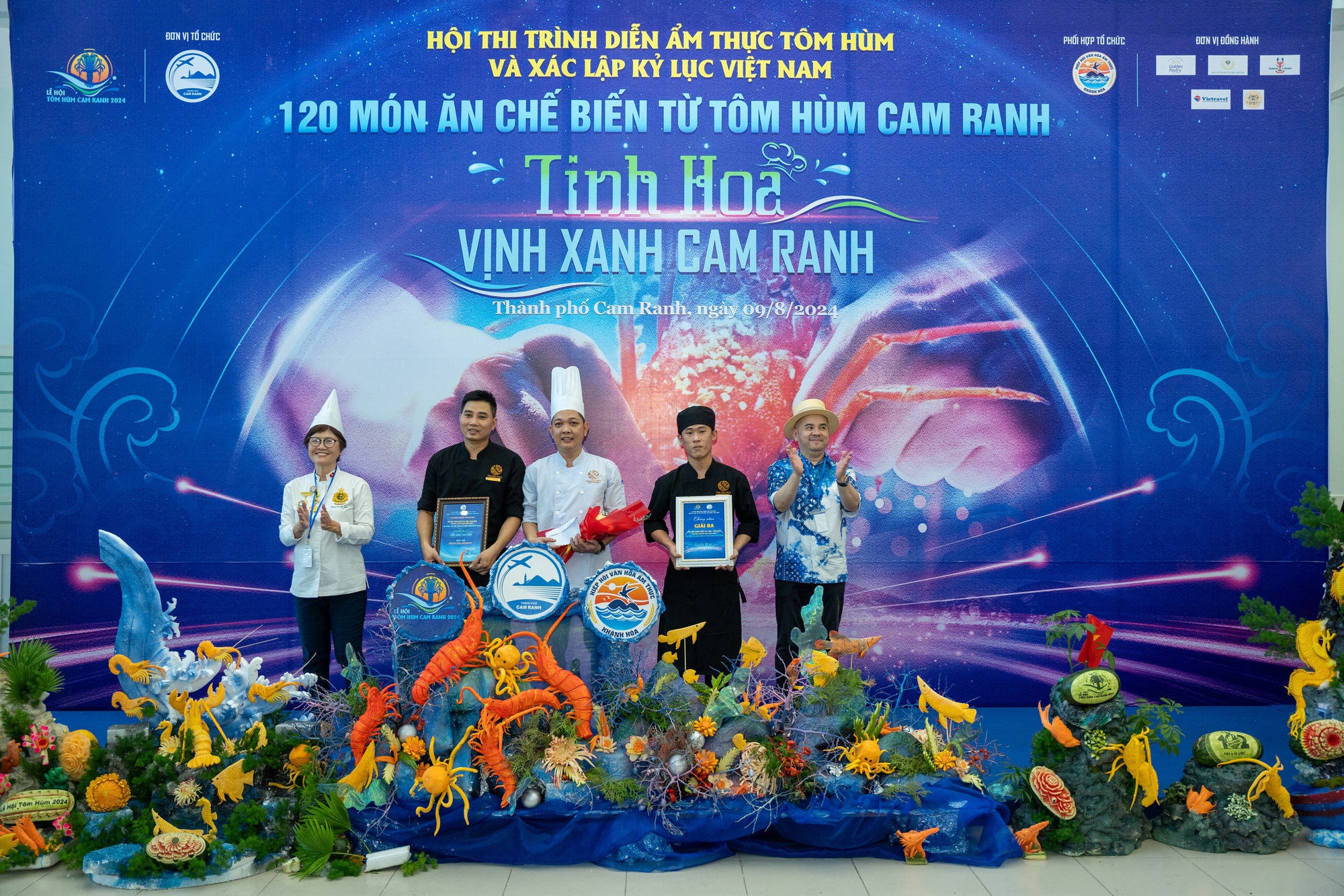 Lễ hội tôm hùm thiếu… tôm hùm, ban tổ chức thừa nhận thiếu sót - Ảnh 1