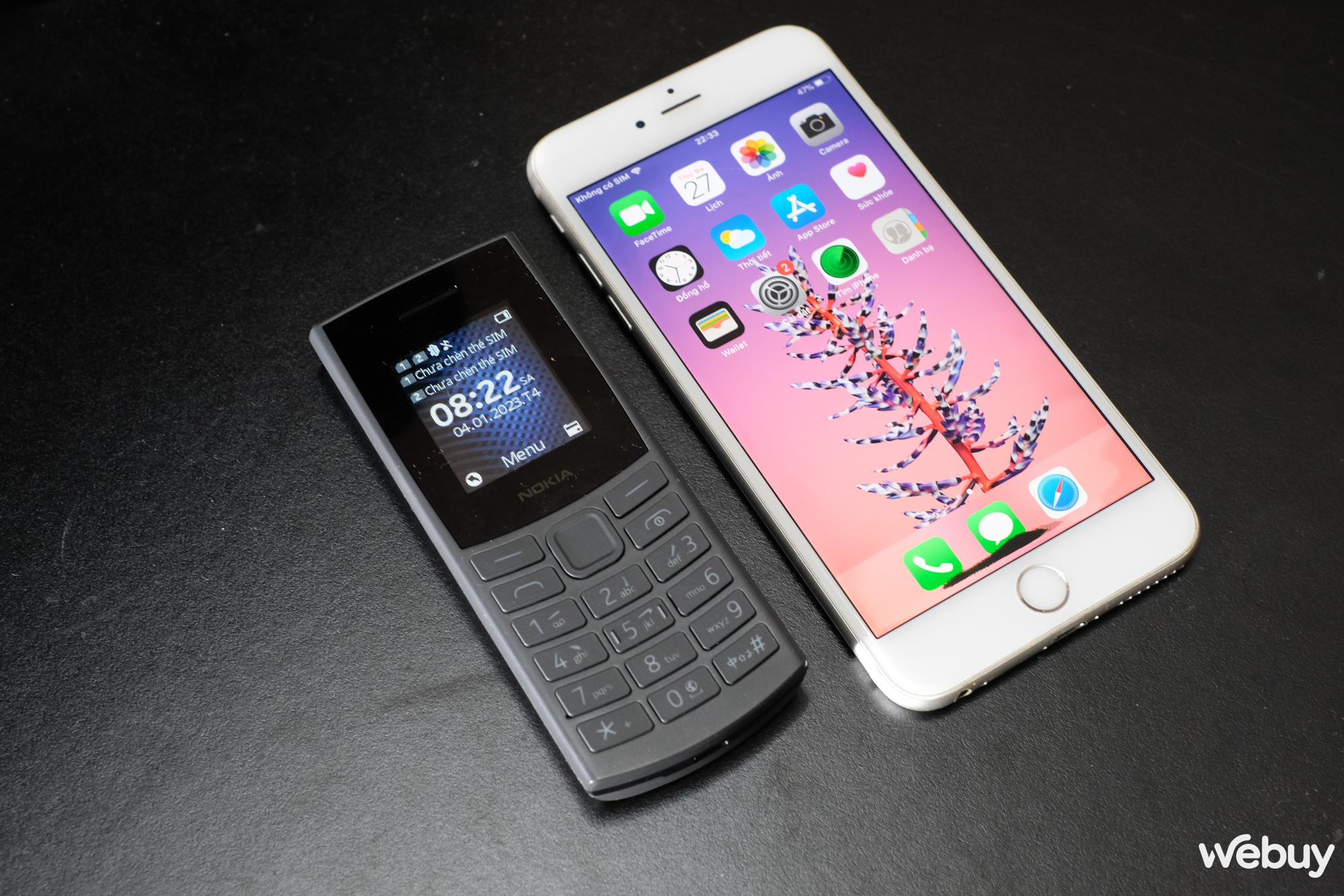 "Cục gạch 4G" Nokia mới và iPhone 10 năm tuổi: Với vài trăm nghìn đồng, lựa chọn nào trong thời điểm sóng 2G sắp bị cắt? - Ảnh 1