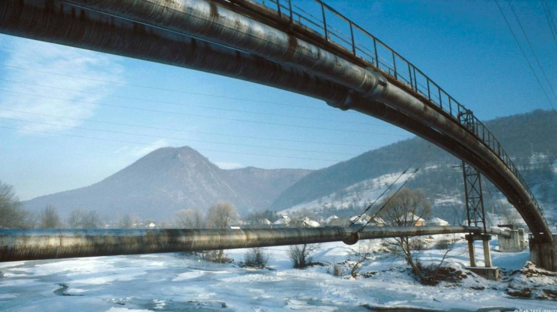 Vì sao bất chấp trừng phạt, dầu mỏ Nga vẫn chảy vào châu Âu? - Ảnh 1