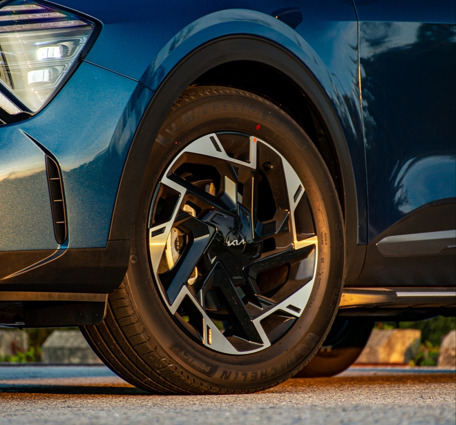 Gần 1 tỷ đồng, chọn Lynk & Co 01 hay CX-5, Sportage, Tucson: Xe nhập đấu xe lắp ráp trên từng option - Ảnh 4