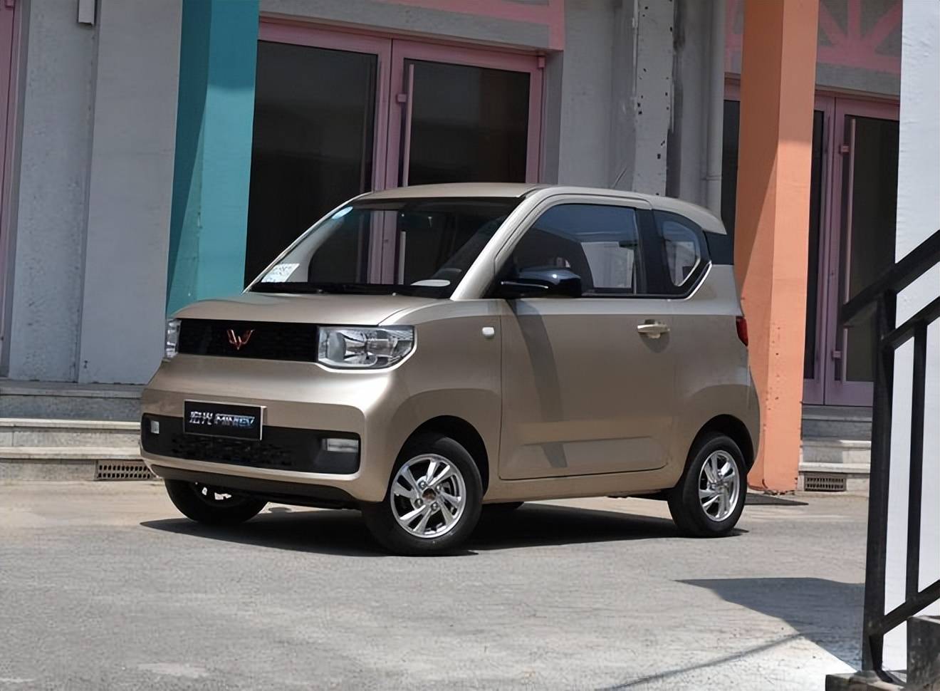 Wuling Hongguang Mini EV: Mẫu xe ô tô rẻ nhất Việt Nam nhưng vì sao vẫn 'ế ẩm'? - Ảnh 1
