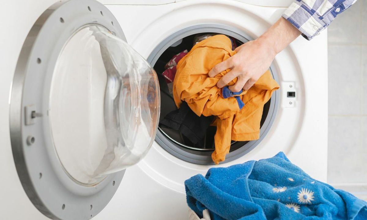 Nên cho quần áo khô hay quần áo ướt vào máy giặt? Thì ra bấy lâu rất nhiều người hiểu sai - Ảnh 1