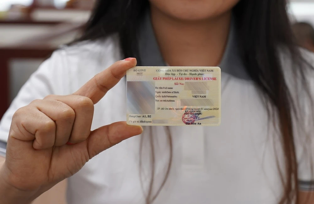 Những giấy phép lái xe sẽ bị thu hồi, không có giá trị sử dụng theo quy định mới - Ảnh 2