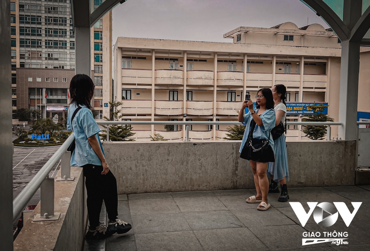 Hết miễn phí, metro Nhổn – ga Hà Nội vẫn thu hút hành khách - Ảnh 11