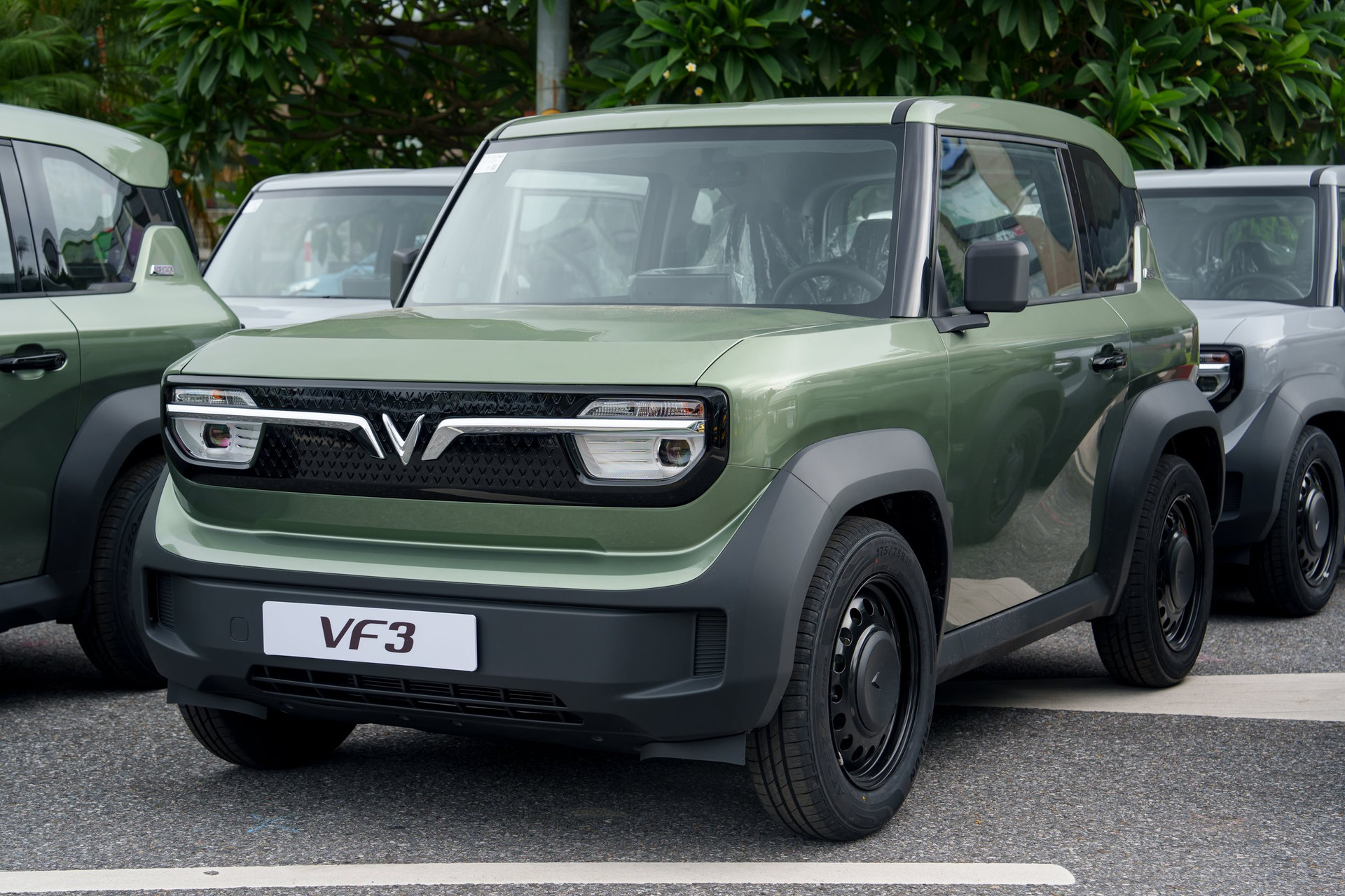 Ngắm dàn 99 chiếc VinFast VF 3 'bảy sắc cầu vồng': Nhiều điểm cộng bất ngờ, sắp chạy đầy đường tại Việt Nam - Ảnh 7