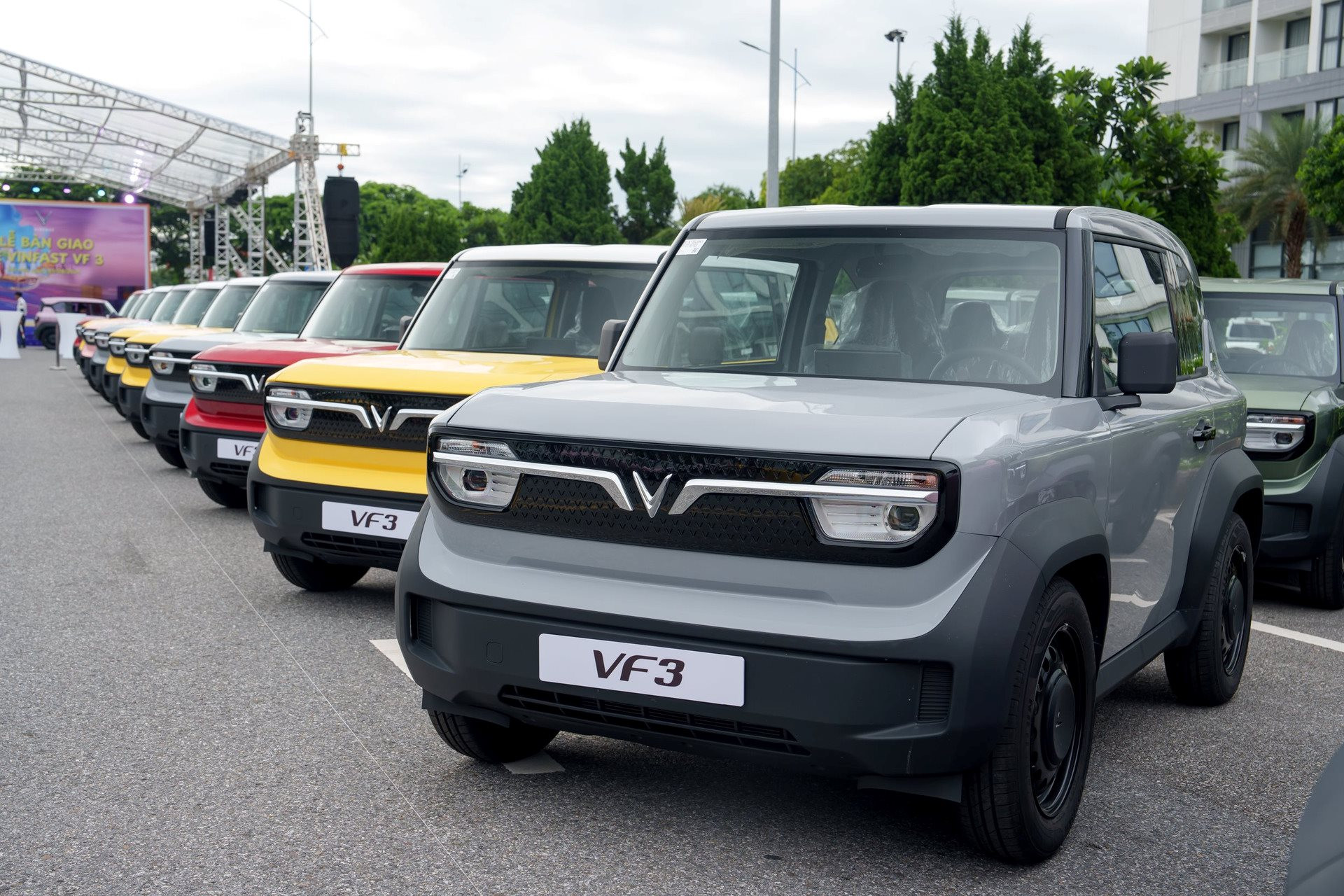 Hãng xe điện của ông Phạm Nhật Vượng công bố giá pin VF 3 và các dòng xe VinFast - Ảnh 4