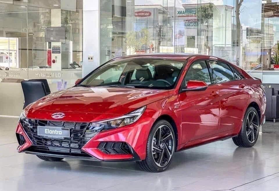 Hyundai Elantra giảm gần 80 triệu tại đại lý: Bản N-Line còn dưới 700 triệu, đấu Civic RS với giá rẻ hơn niêm yết bản ‘base’ của đối thủ - Ảnh 1