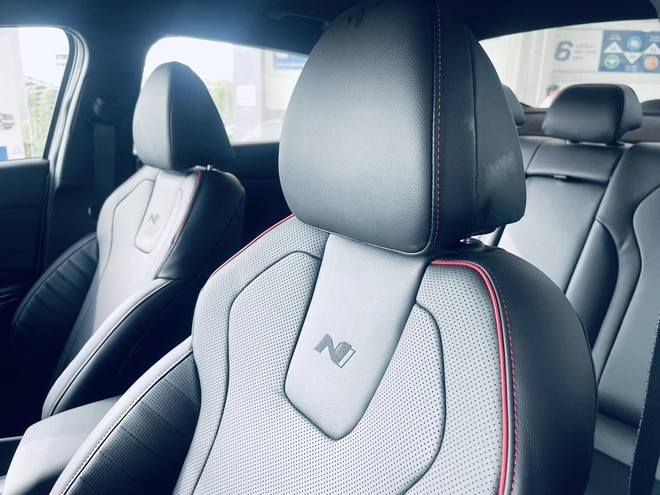 Hyundai Elantra giảm gần 80 triệu tại đại lý: Bản N-Line còn dưới 700 triệu, đấu Civic RS với giá rẻ hơn niêm yết bản ‘base’ của đối thủ - Ảnh 7