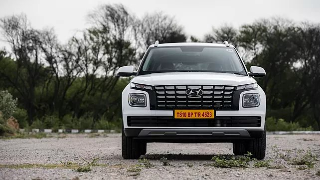 SUV hạng A của Hyundai có thêm phiên bản nâng cấp: Trang bị cửa sổ trời chỉnh điện, giá chỉ 256 triệu đồng - Ảnh 1