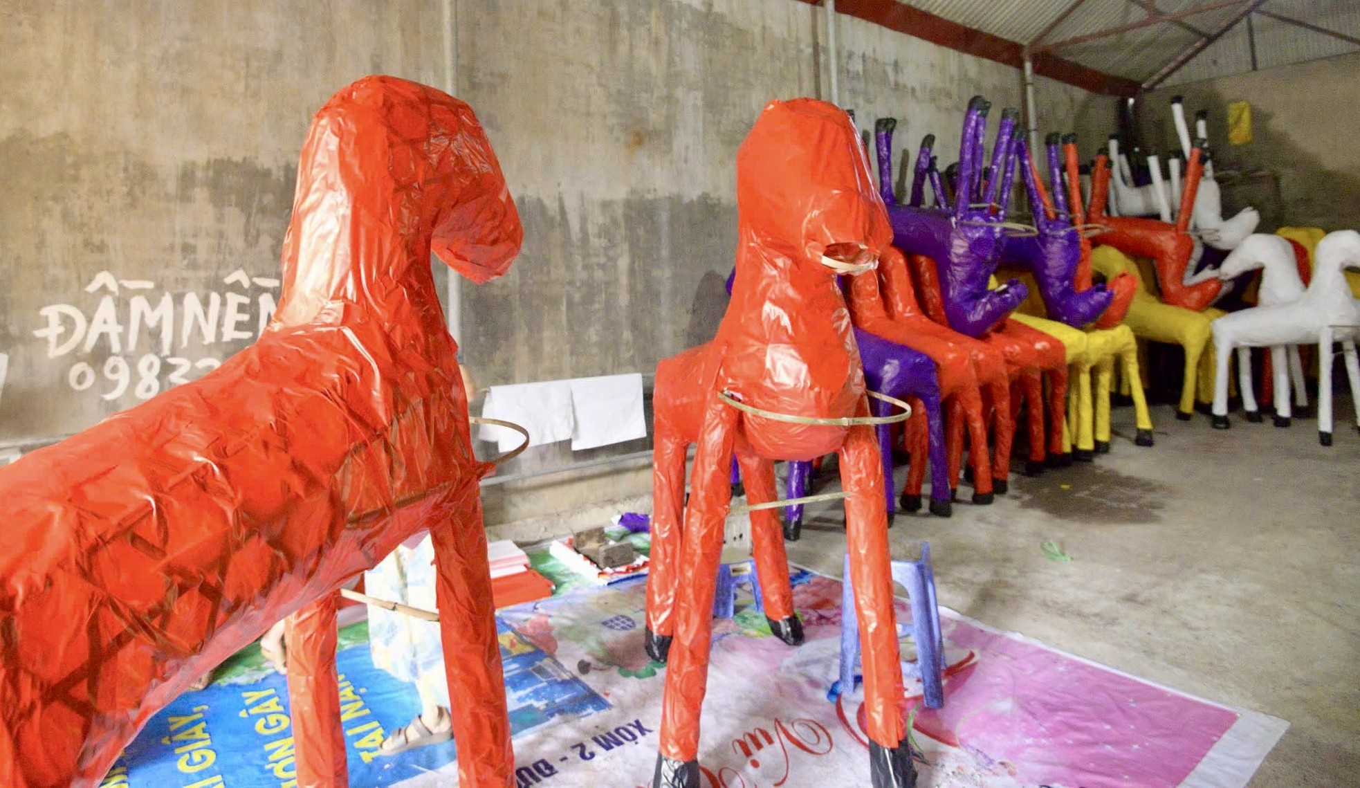 Biệt thự, xe sang cho người cõi âm lên kệ phục vụ Rằm tháng 7 - Ảnh 19