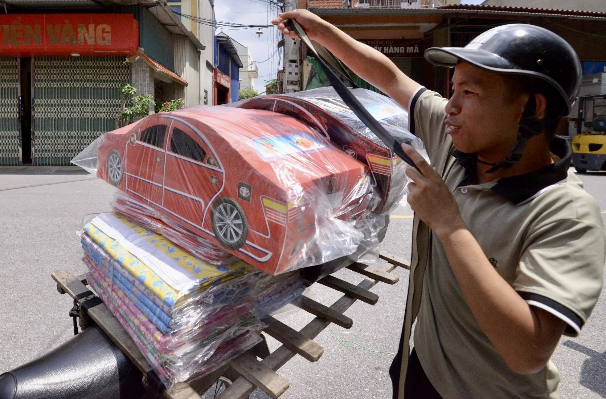 Biệt thự, xe sang cho người cõi âm lên kệ phục vụ Rằm tháng 7 - Ảnh 8