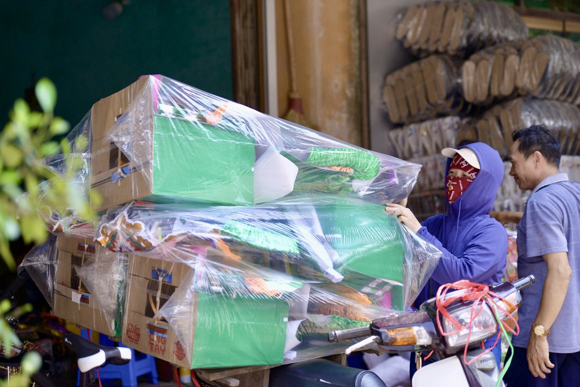 Biệt thự, xe sang cho người cõi âm lên kệ phục vụ Rằm tháng 7 - Ảnh 9