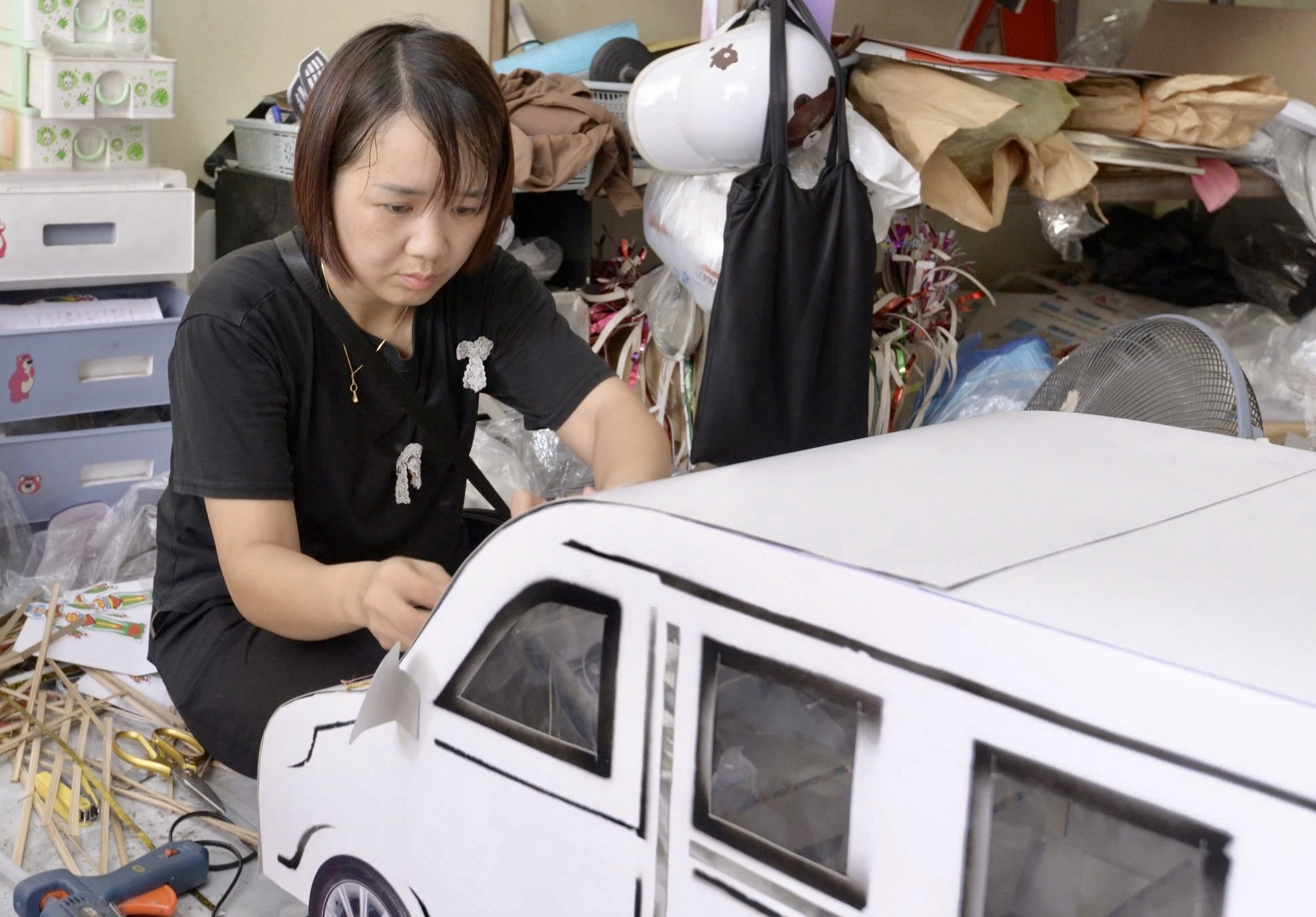 Biệt thự, xe sang cho người cõi âm lên kệ phục vụ Rằm tháng 7 - Ảnh 4