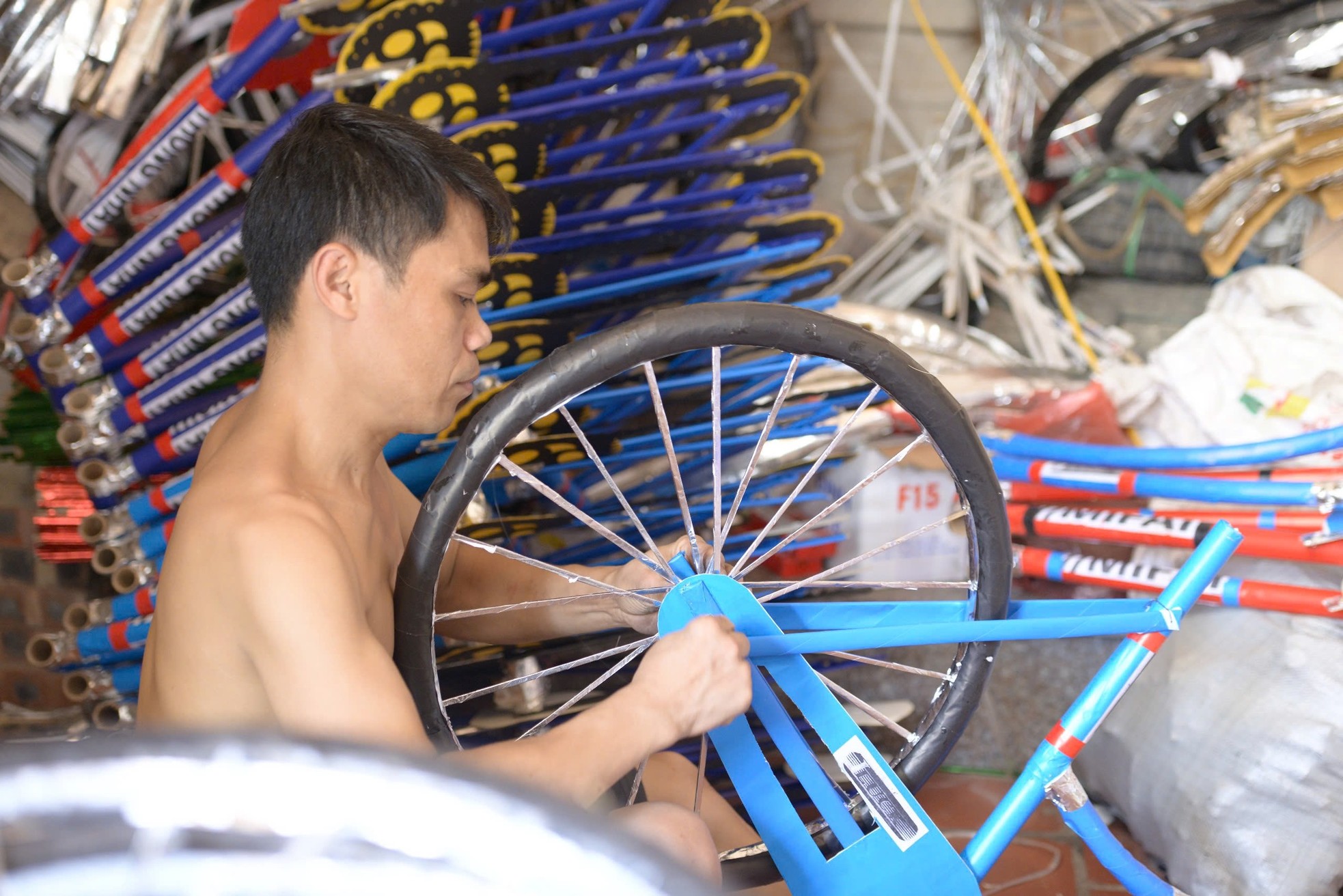 Biệt thự, xe sang cho người cõi âm lên kệ phục vụ Rằm tháng 7 - Ảnh 13