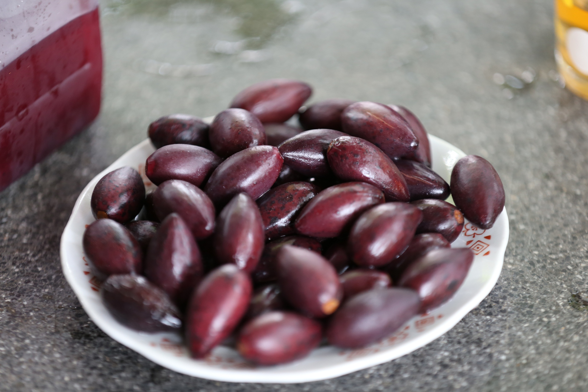 Người dân Bắc Giang tất bật thu hoạch loại quả ví như "vàng đen" khi mùa Thu đến, nhiều cây được đánh dấu vì lý do đặc biệt - Ảnh 13