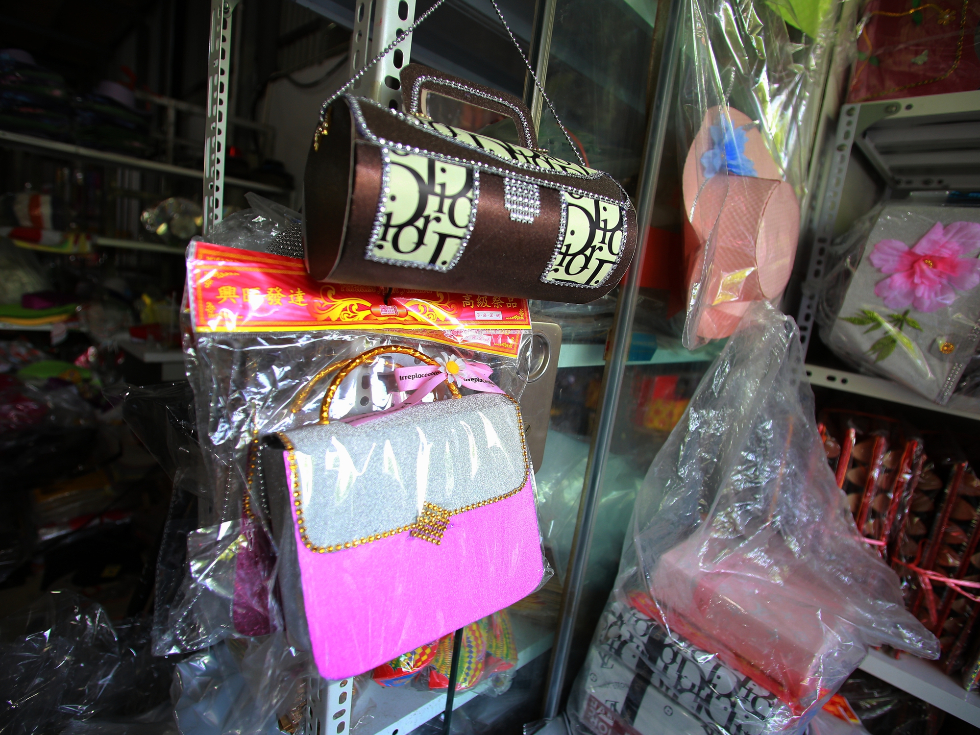 Về thủ phủ vàng mã lớn nhất nước xem người dân tất bật sản xuất "ô tô, nhà lầu" cho tháng 7 âm lịch - Ảnh 6