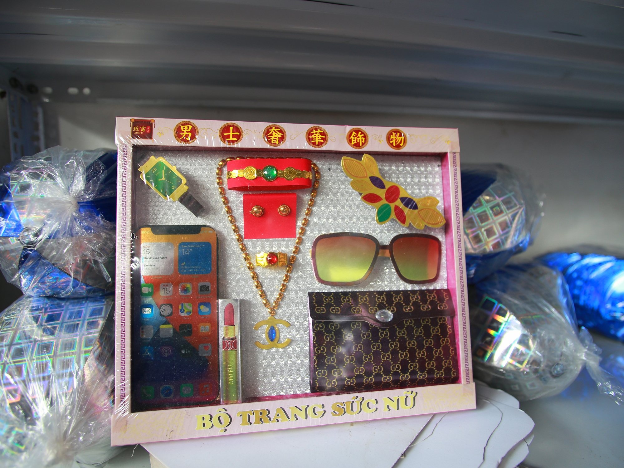 Về thủ phủ vàng mã lớn nhất nước xem người dân tất bật sản xuất "ô tô, nhà lầu" cho tháng 7 âm lịch - Ảnh 4