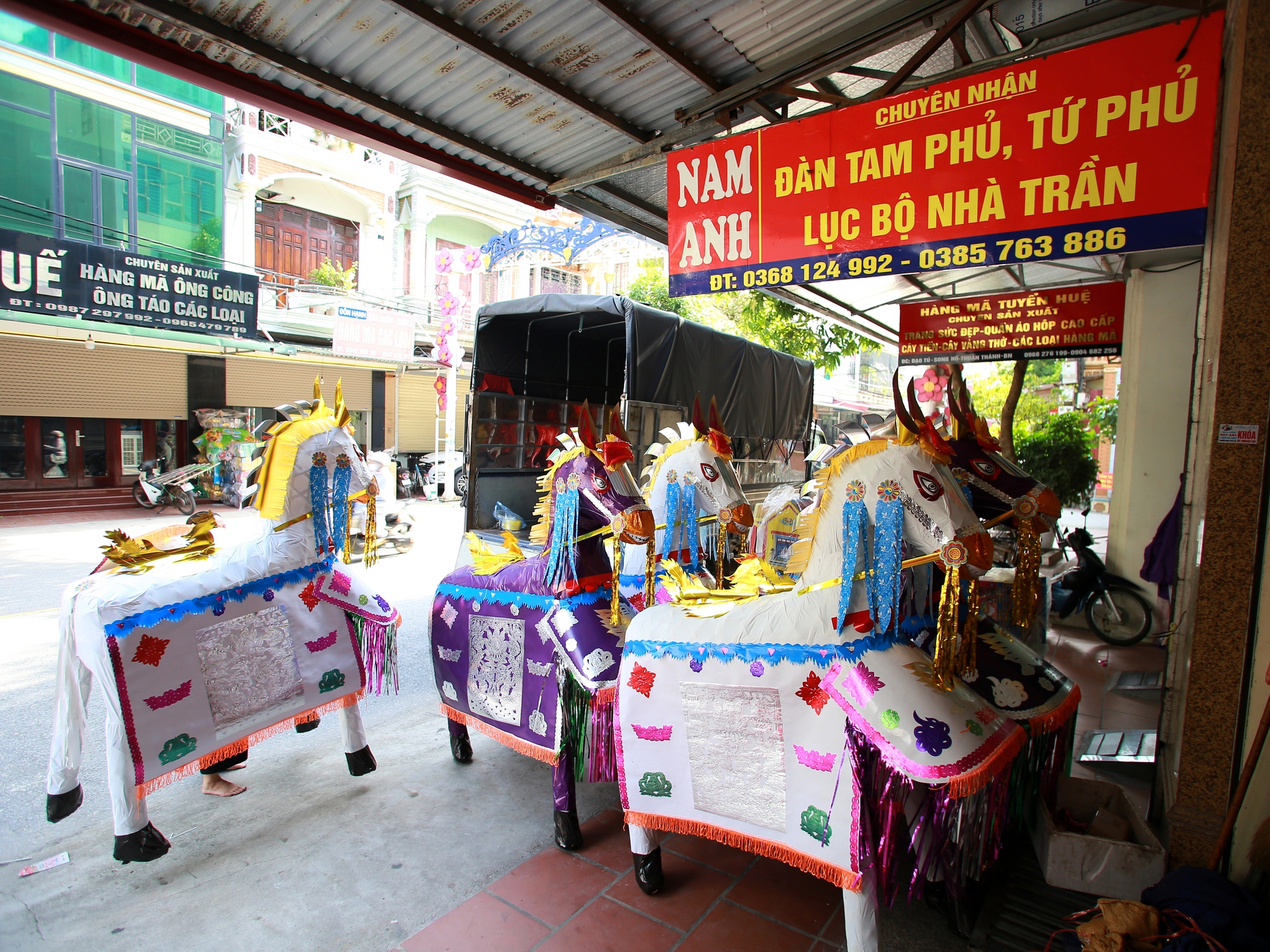 Về thủ phủ vàng mã lớn nhất nước xem người dân tất bật sản xuất "ô tô, nhà lầu" cho tháng 7 âm lịch - Ảnh 19