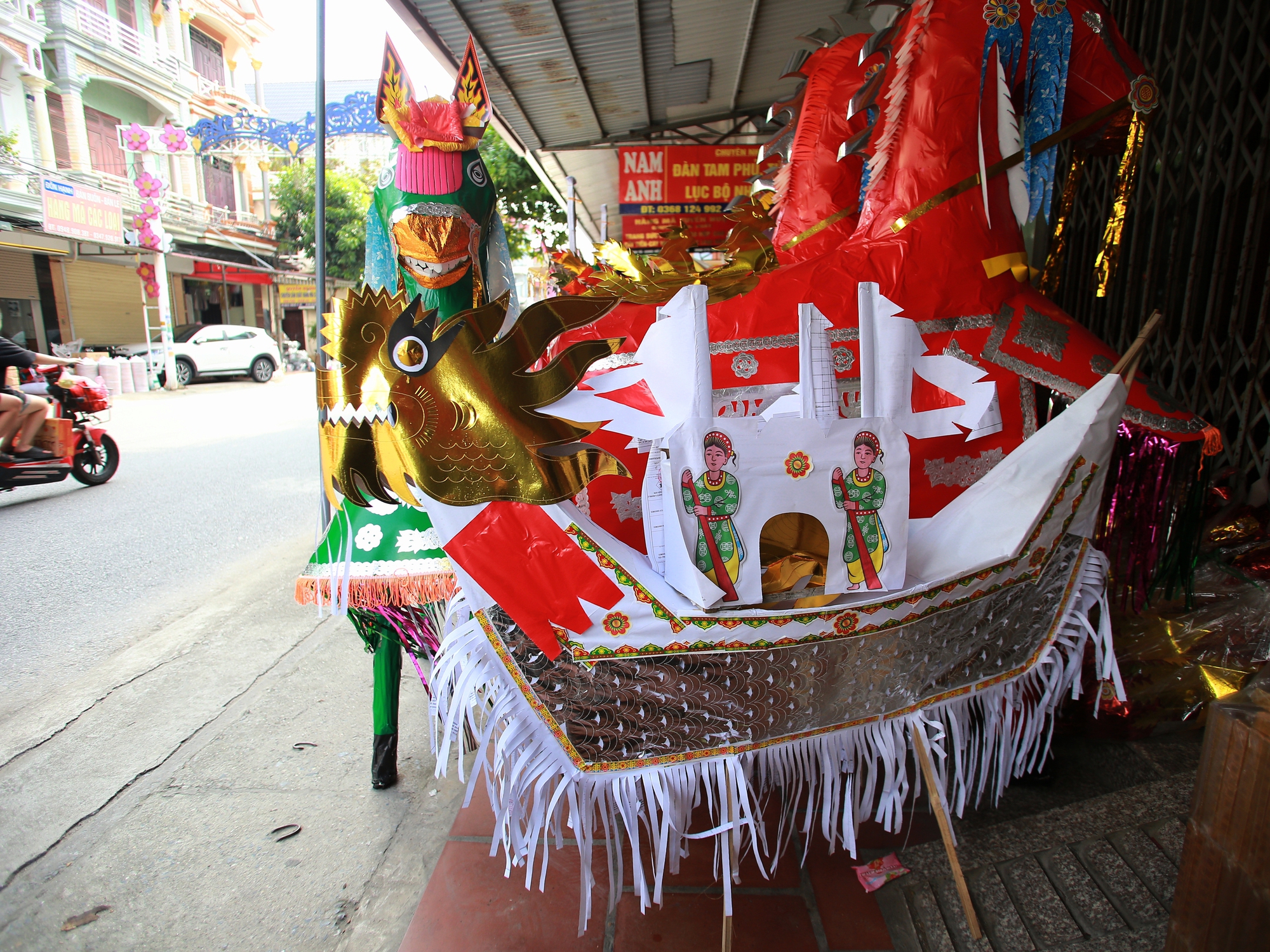 Về thủ phủ vàng mã lớn nhất nước xem người dân tất bật sản xuất "ô tô, nhà lầu" cho tháng 7 âm lịch - Ảnh 15