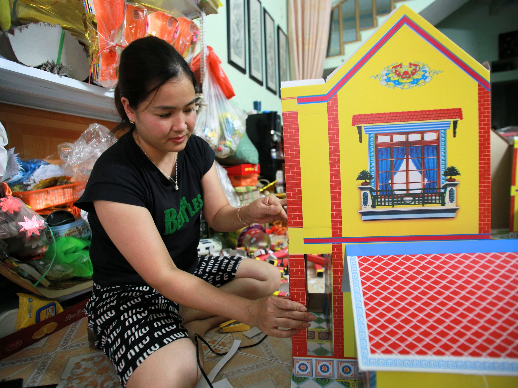 Về thủ phủ vàng mã lớn nhất nước xem người dân tất bật sản xuất "ô tô, nhà lầu" cho tháng 7 âm lịch - Ảnh 9