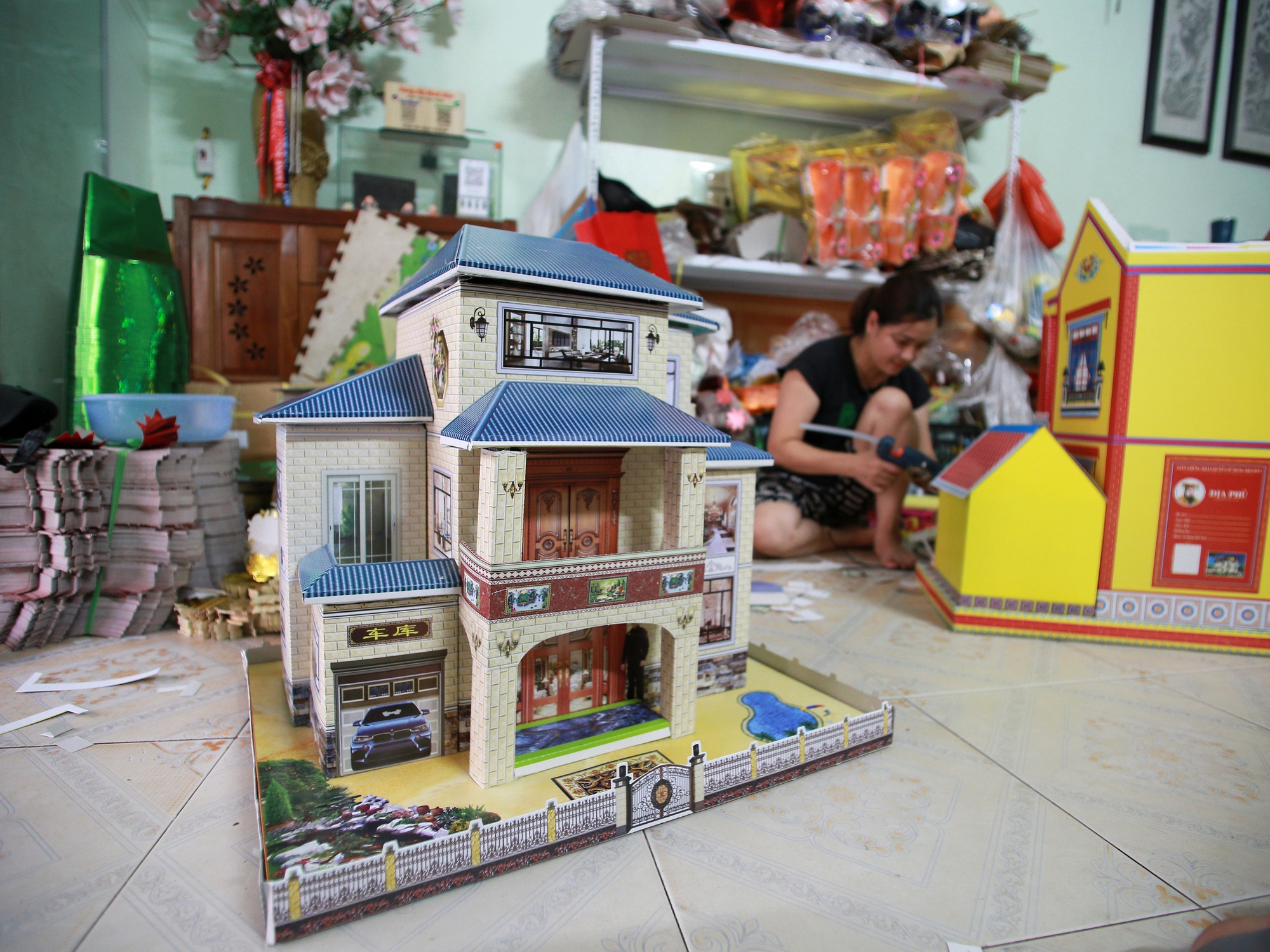 Về thủ phủ vàng mã lớn nhất nước xem người dân tất bật sản xuất "ô tô, nhà lầu" cho tháng 7 âm lịch - Ảnh 11