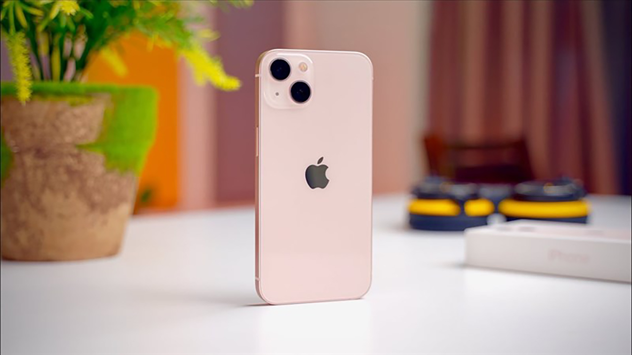 iPhone nhỏ gọn nhưng mạnh ngang 13 Pro Max giảm giá lớn tháng 8, hàng “siêu lướt” chỉ còn 7 triệu đồng - Ảnh 1