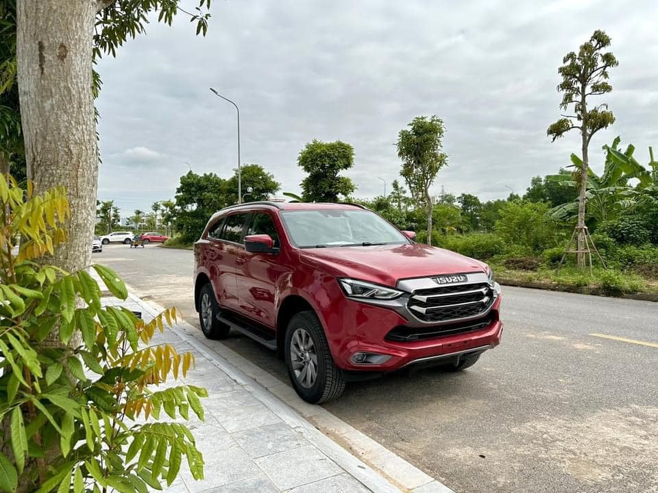 Nhiều xe bán ít giảm giá xả hàng tồn: Có mẫu giảm tới hàng trăm triệu, có mẫu giá xuống tiệm cận xe máy - Ảnh 10