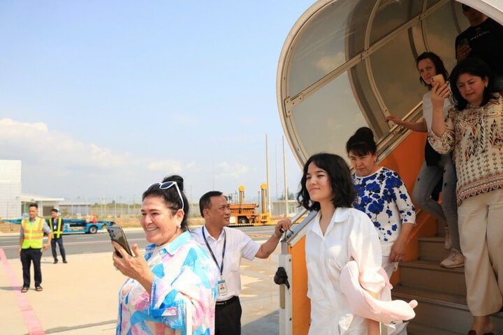 Nghỉ lễ 2/9: Khánh Hòa hút khách quốc tế, Phú Yên 'cháy' phòng ven biển - Ảnh 1