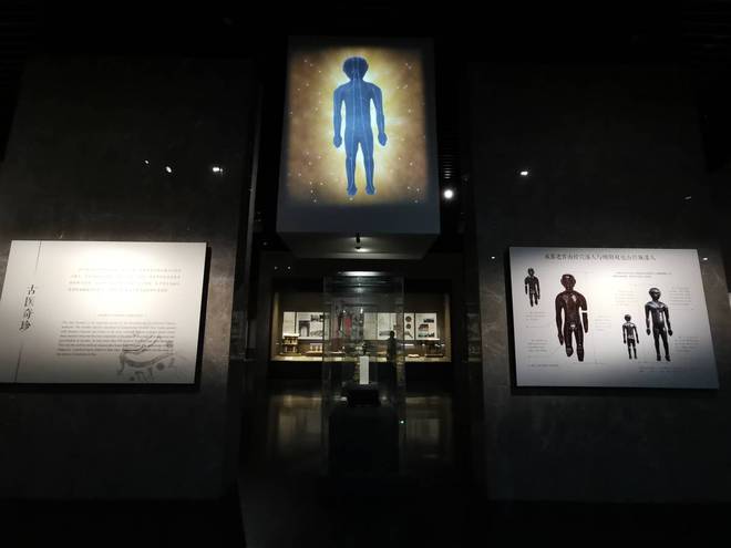 Đào móng xây công trình, công nhân phát hiện mộ cổ chứa 'loạt kho báu' gây chấn động Trung Quốc - Ảnh 1