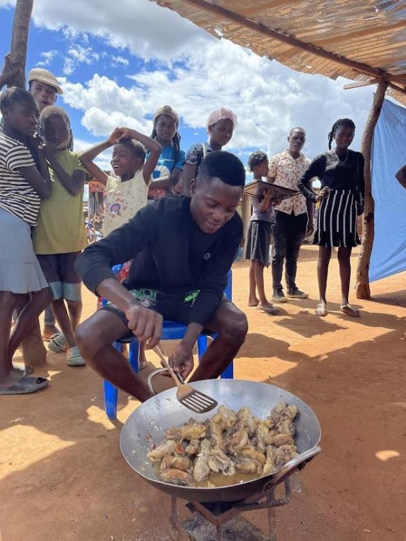 Công thức giúp Lindo “hốt bạc” ở Angola - Ảnh 6