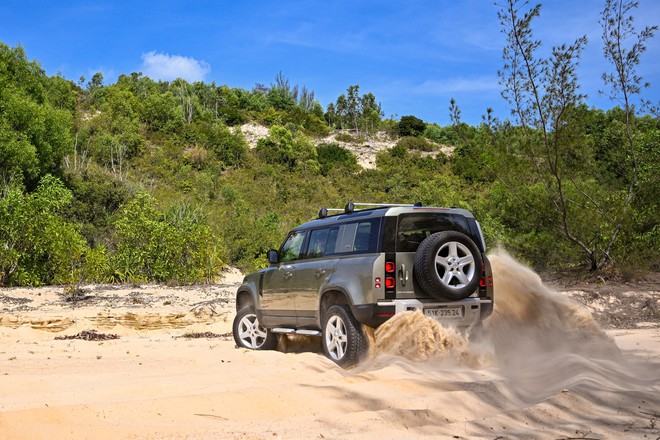 Defender và Zannier - Công thức thoả mãn sự sang trọng yên tĩnh của giới thượng lưu Việt Nam - Ảnh 9