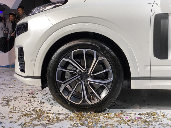 Cùng giá hơn 2 tỷ đồng, chọn Lynk & Co 09, Ford Explorer hay VW Teramont, bảng này cho thấy sự chênh lệch lớn từ công nghệ tới tiện nghi nội thất - Ảnh 4