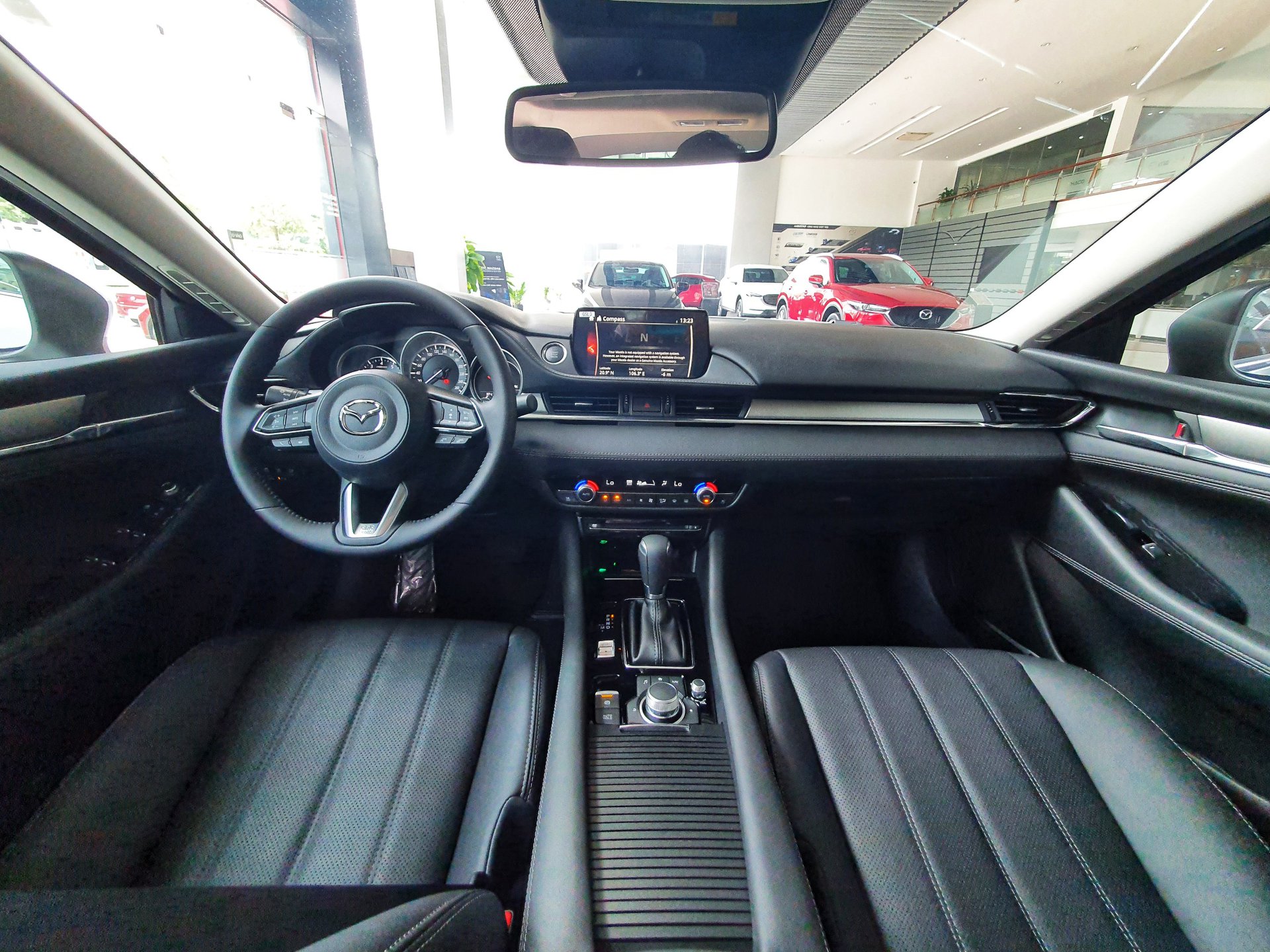 Mazda6 nay có 5 phiên bản: Bảng so sánh này sẽ cho thấy chênh lớn nhất 130 triệu mang lại điều gì - Ảnh 3