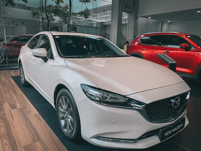 Mazda6 'dọn kho', giảm giá tới 65 triệu tại đại lý: Bản tầm trung giá chưa đến 750 triệu, cạnh tranh Camry với giá tiệm cận Mazda3 - Ảnh 2