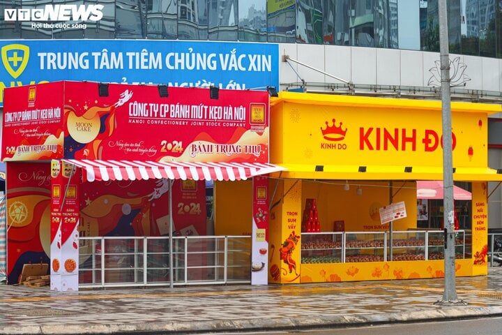 Bánh trung thu mở bán sớm, đắt hơn năm trước - Ảnh 2