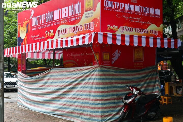 Bánh trung thu mở bán sớm, đắt hơn năm trước - Ảnh 7