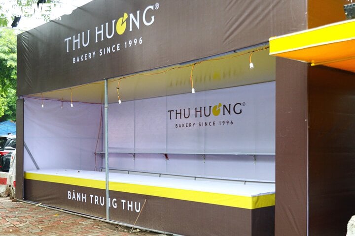 Bánh trung thu mở bán sớm, đắt hơn năm trước - Ảnh 8