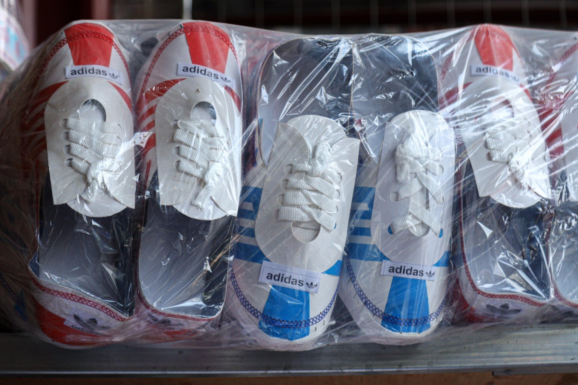 Nhà lầu, ô tô, điện thoại iPhone gấp rút sản xuất cho 'cõi âm' kịp rằm tháng 7 - Ảnh 19