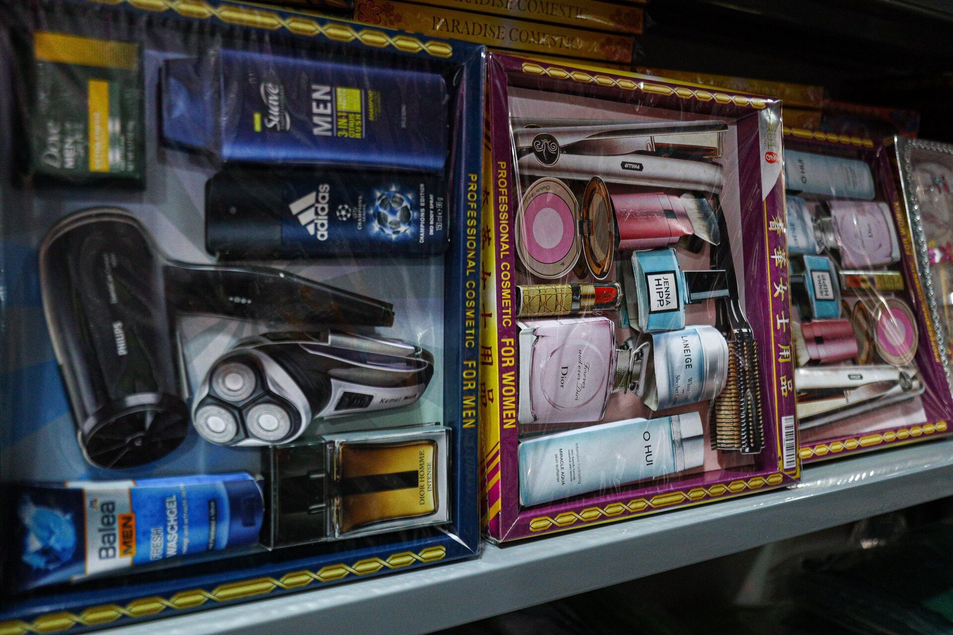 Nhà lầu, ô tô, điện thoại iPhone gấp rút sản xuất cho 'cõi âm' kịp rằm tháng 7 - Ảnh 28