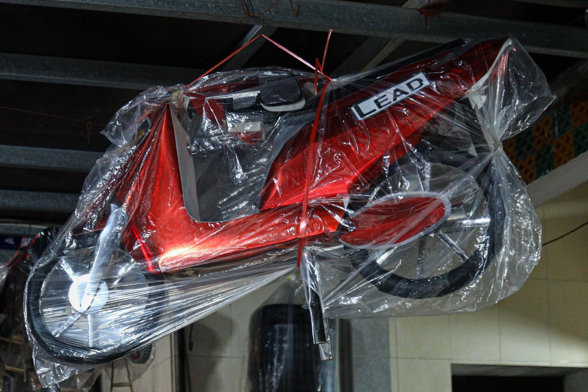 Nhà lầu, ô tô, điện thoại iPhone gấp rút sản xuất cho 'cõi âm' kịp rằm tháng 7 - Ảnh 24