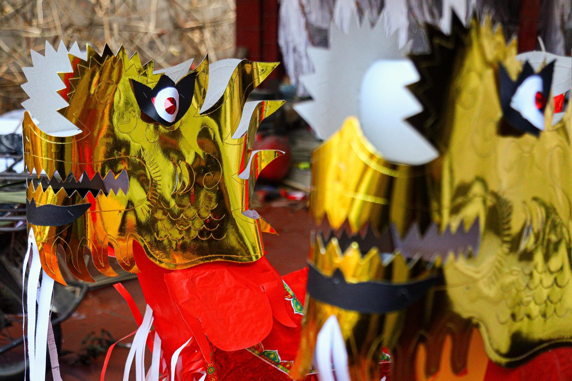 Nhà lầu, ô tô, điện thoại iPhone gấp rút sản xuất cho 'cõi âm' kịp rằm tháng 7 - Ảnh 14