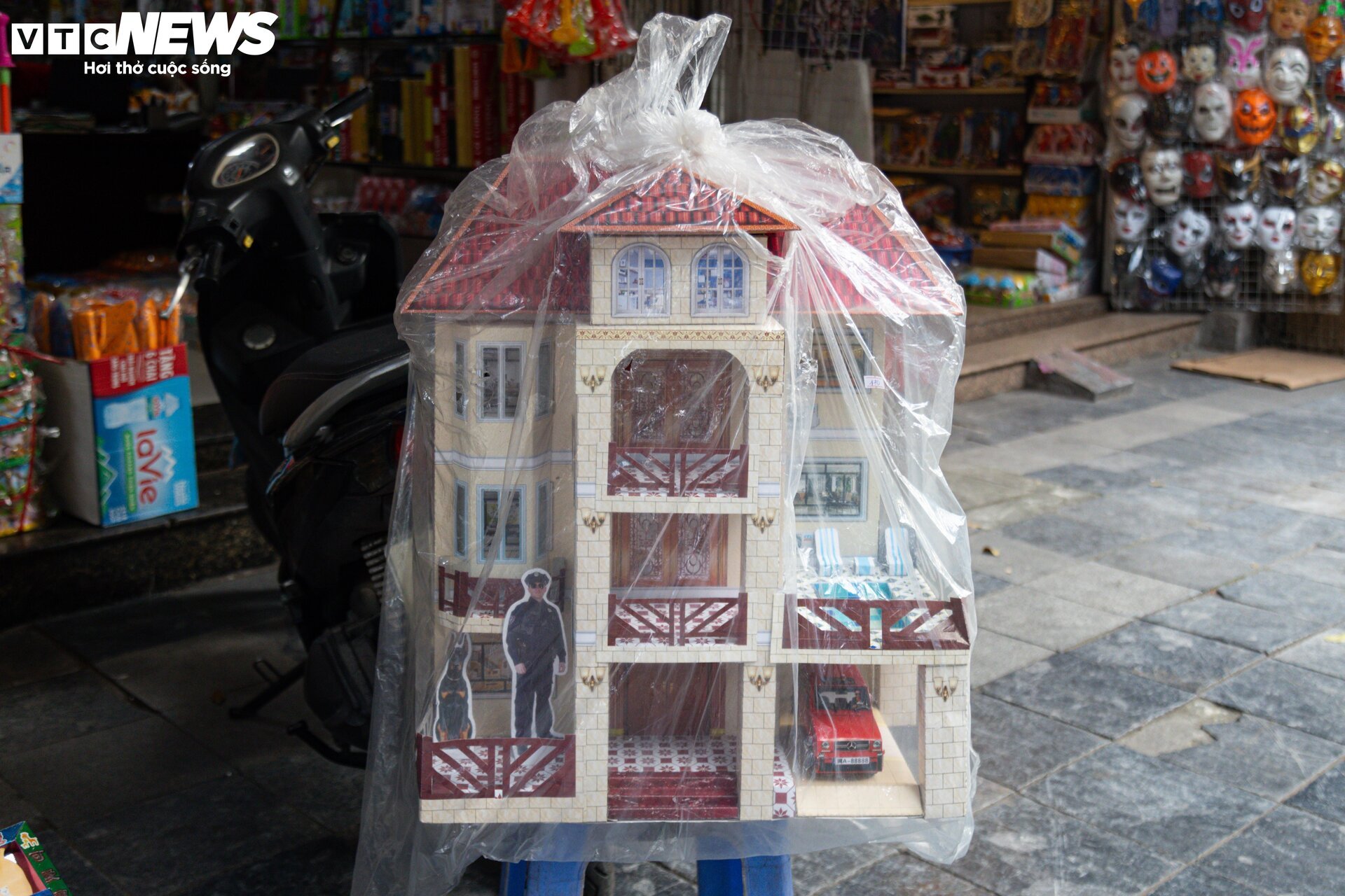 'Hàng hiệu' treo đầy rẫy, phố vàng mã ở Hà Nội vẫn ảm đạm - Ảnh 13