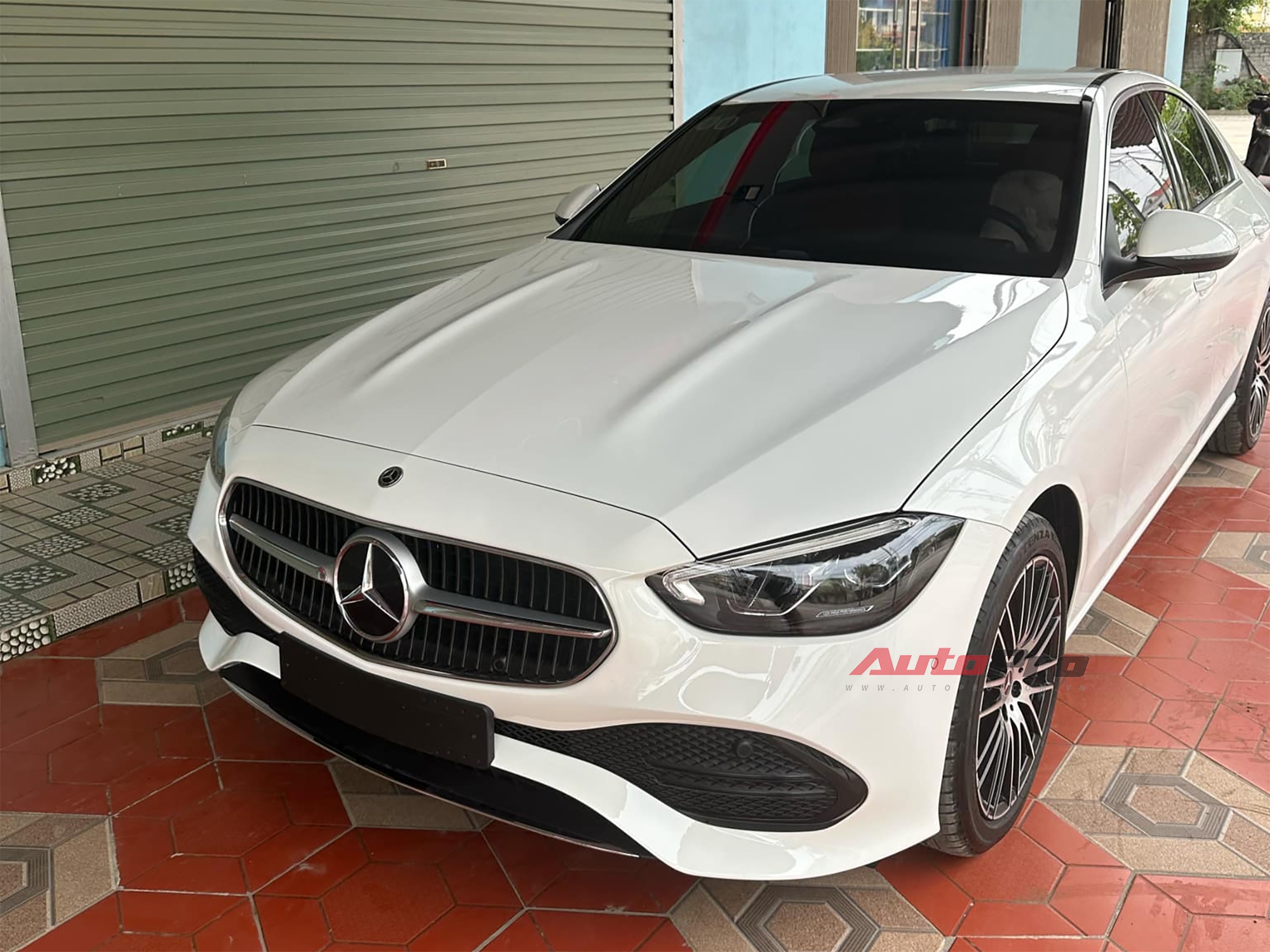 'Dở khóc dở cười' chuyện chờ giảm lệ phí trước bạ: Người mua xe 5 tháng chỉ để trong nhà, người phải thuê xe tự lái, chủ xe Mercedes-Benz lo lắng không đi bảo dưỡng được - Ảnh 2