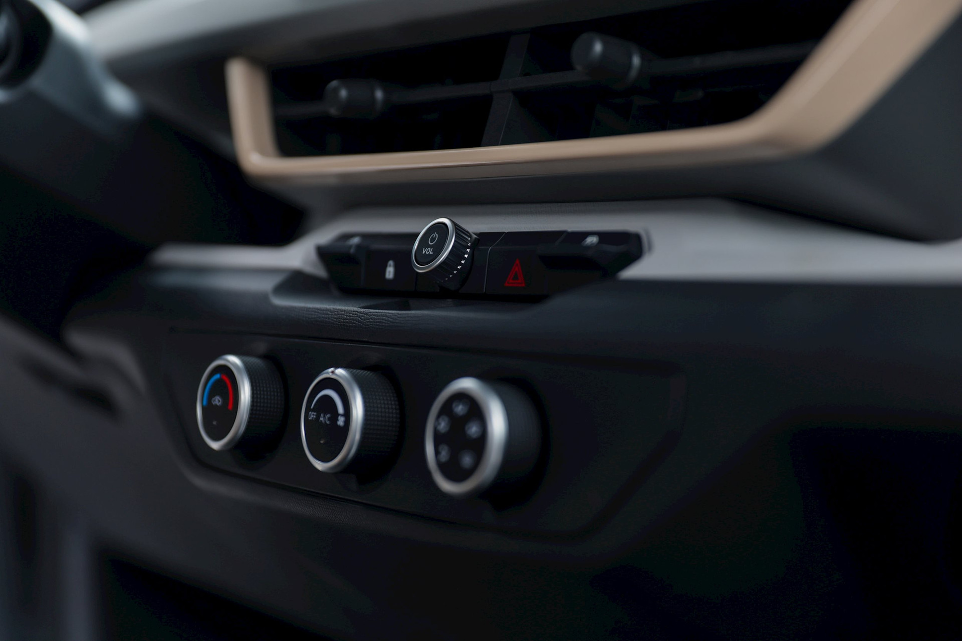 Ngắm dàn 99 chiếc VinFast VF 3 'bảy sắc cầu vồng': Nhiều điểm cộng bất ngờ, sắp chạy đầy đường tại Việt Nam - Ảnh 13