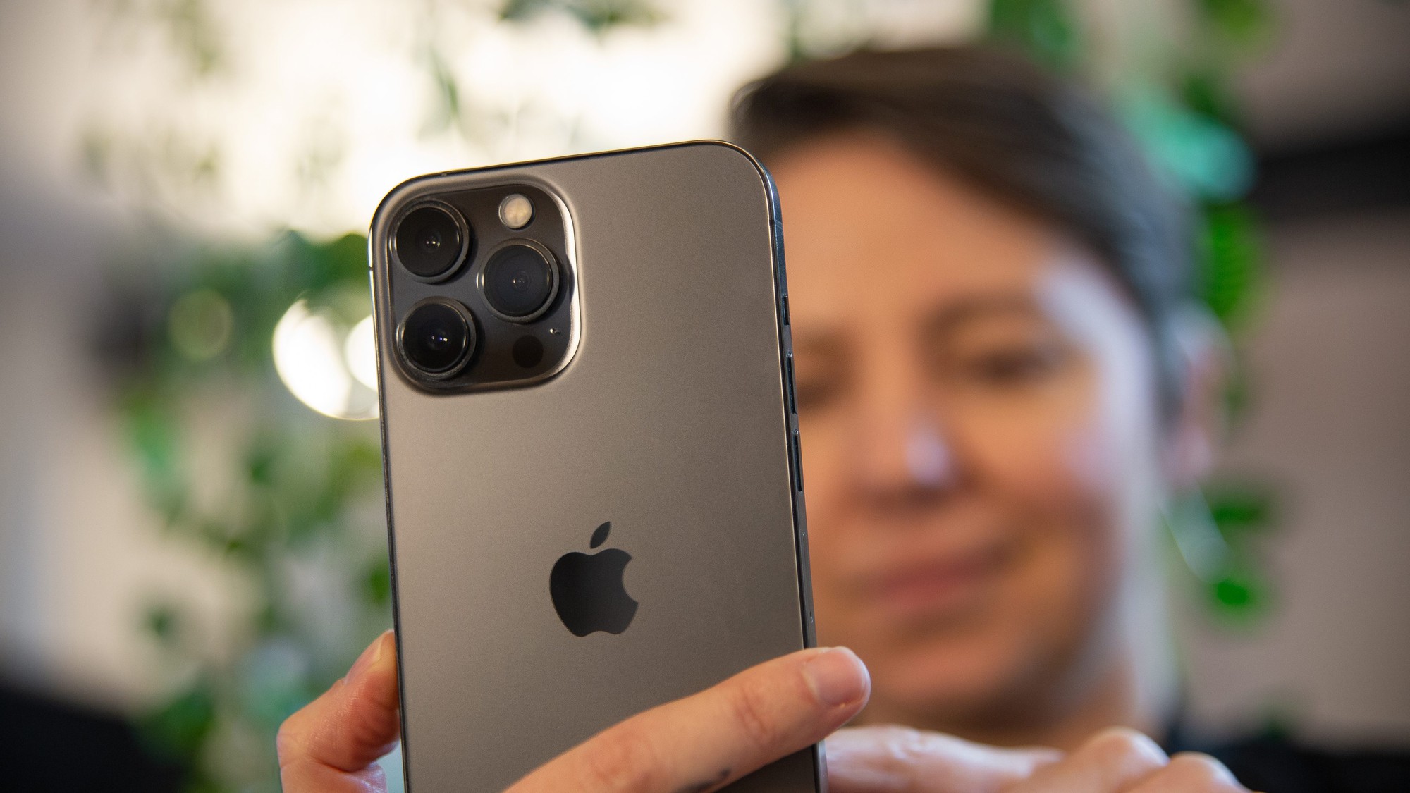 iPhone 17 sẽ có camera selfie nâng cấp, Gen Z liệu có thích? - Ảnh 1